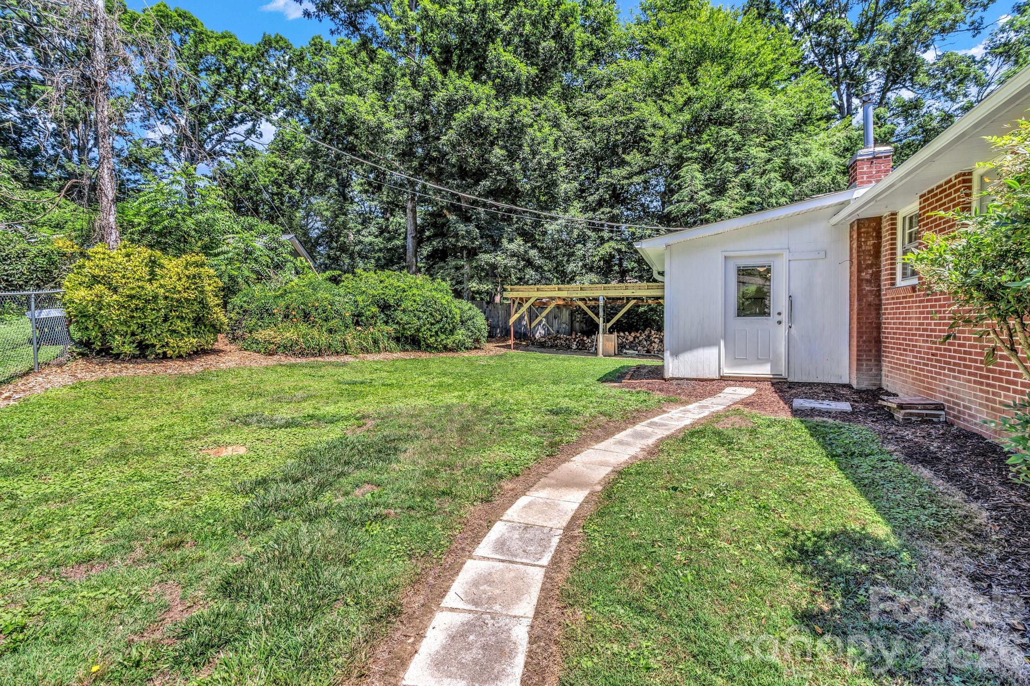 907 W Blue Ridge Road — East Flat Rock