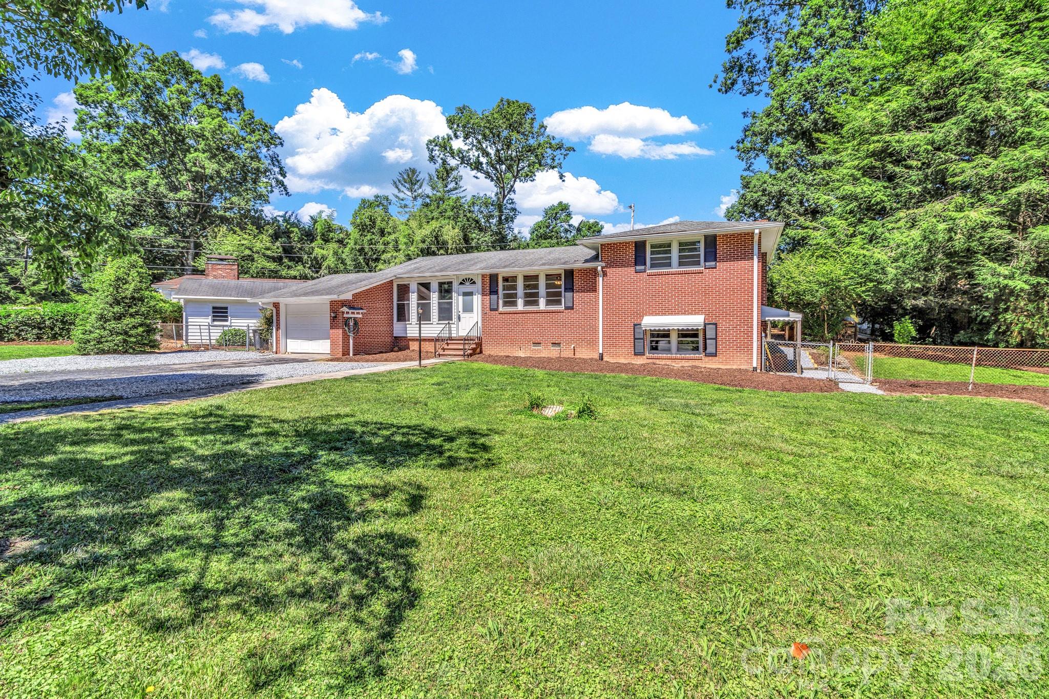 907 W Blue Ridge Road — East Flat Rock