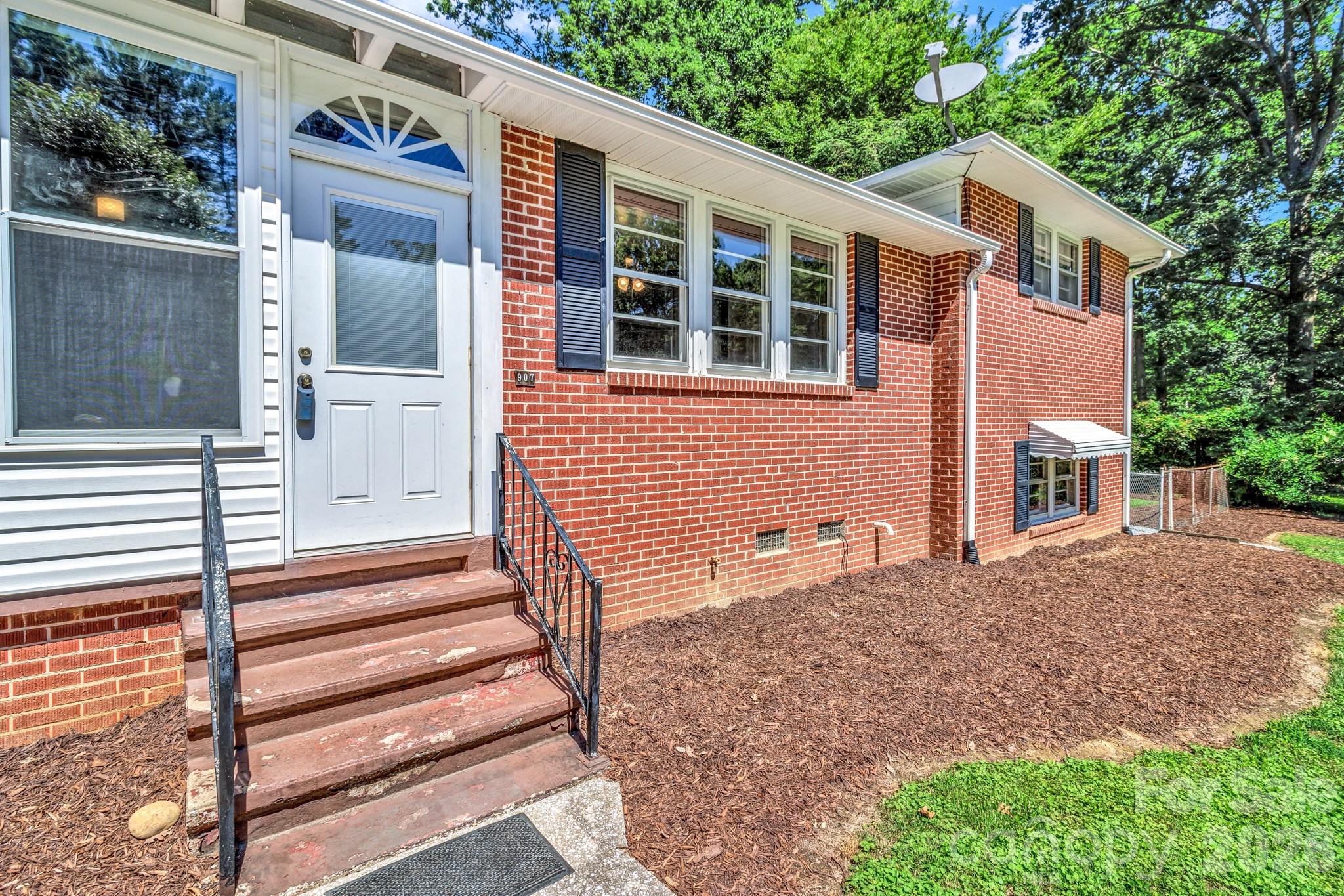 907 W Blue Ridge Road — East Flat Rock