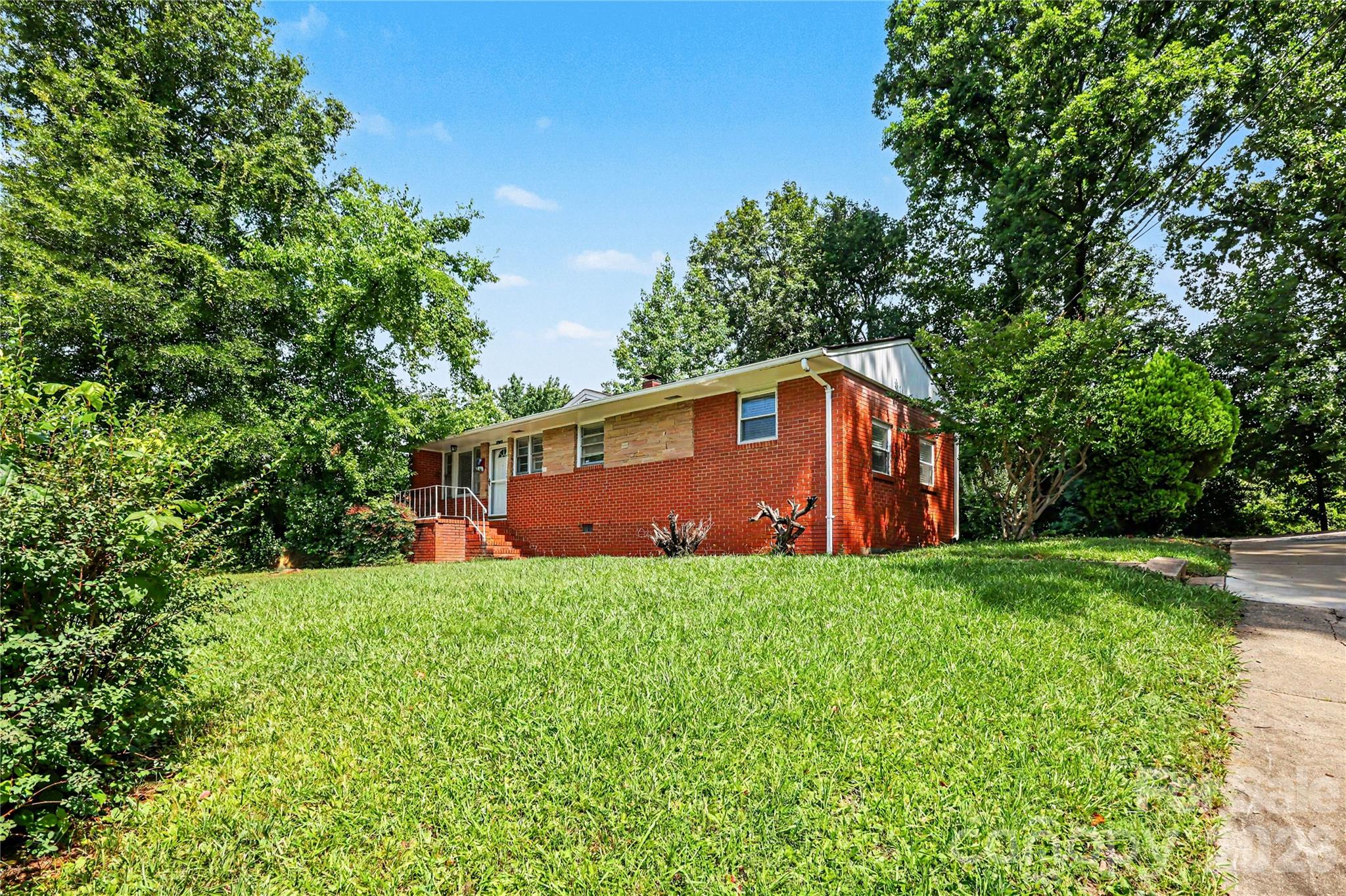 2000 Russell Avenue — Charlotte