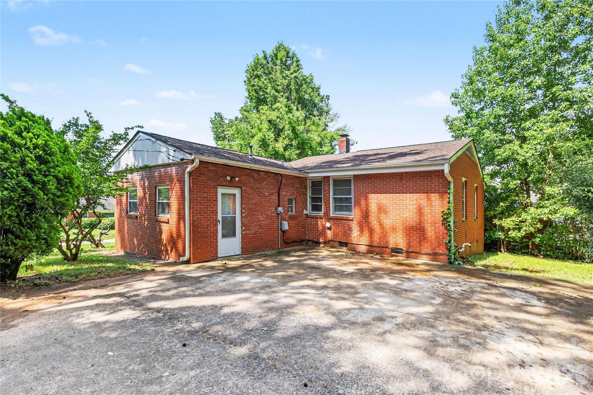 2000 Russell Avenue — Charlotte