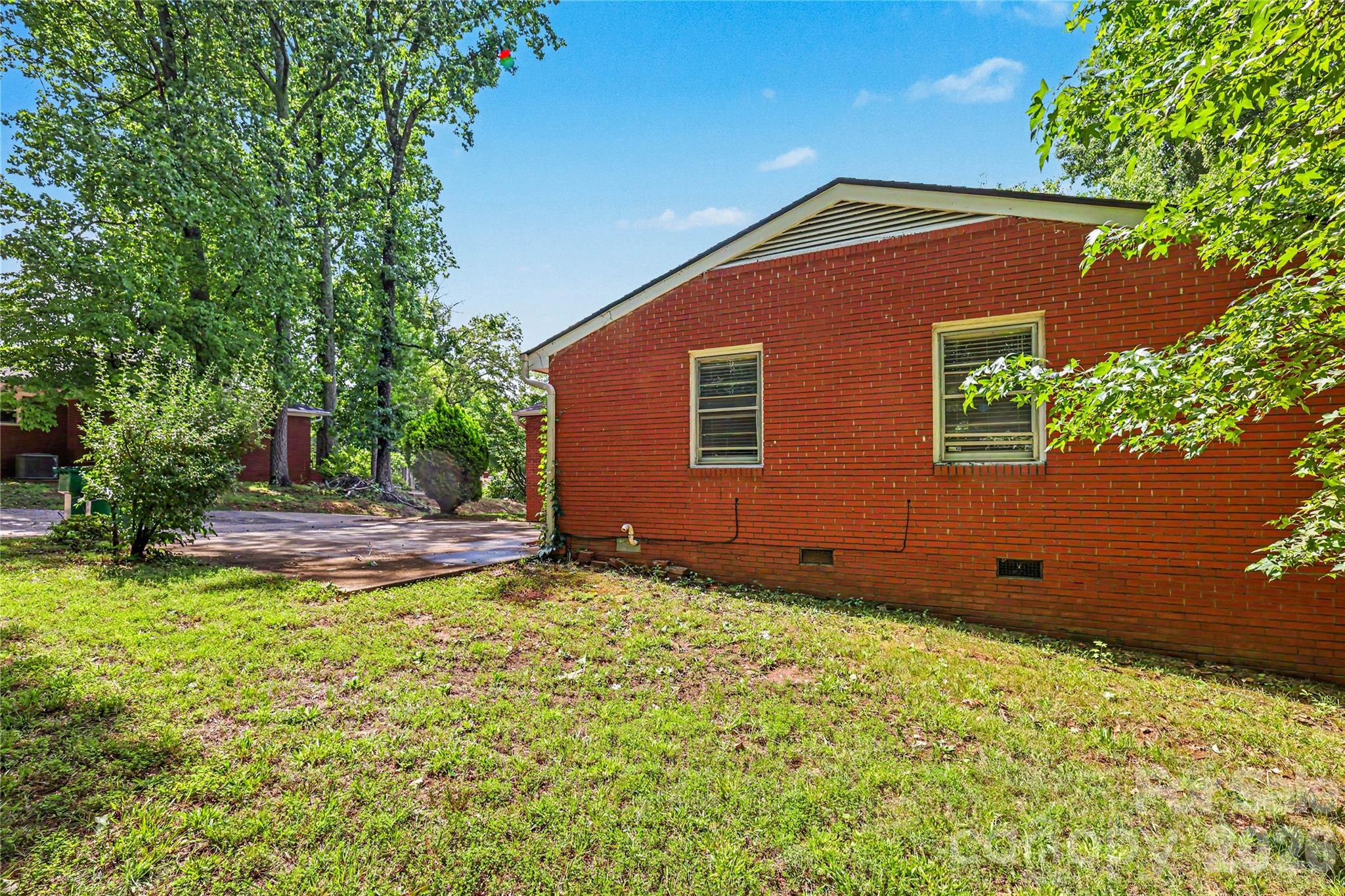 2000 Russell Avenue — Charlotte