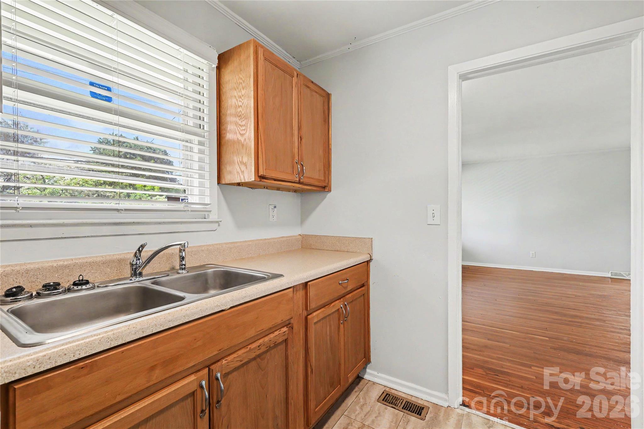 2000 Russell Avenue — Charlotte