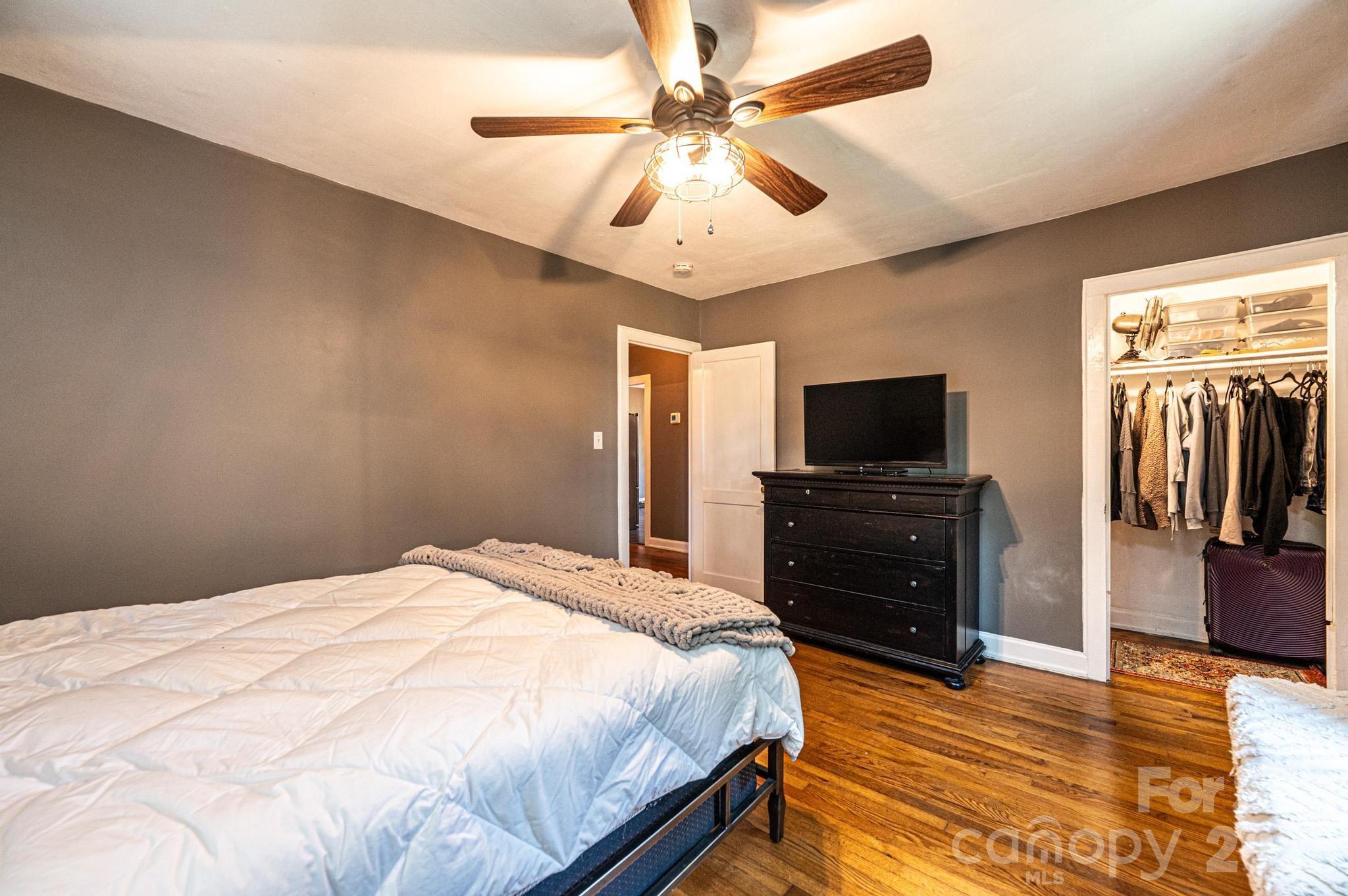1240 12th Street Place NW — Hickory