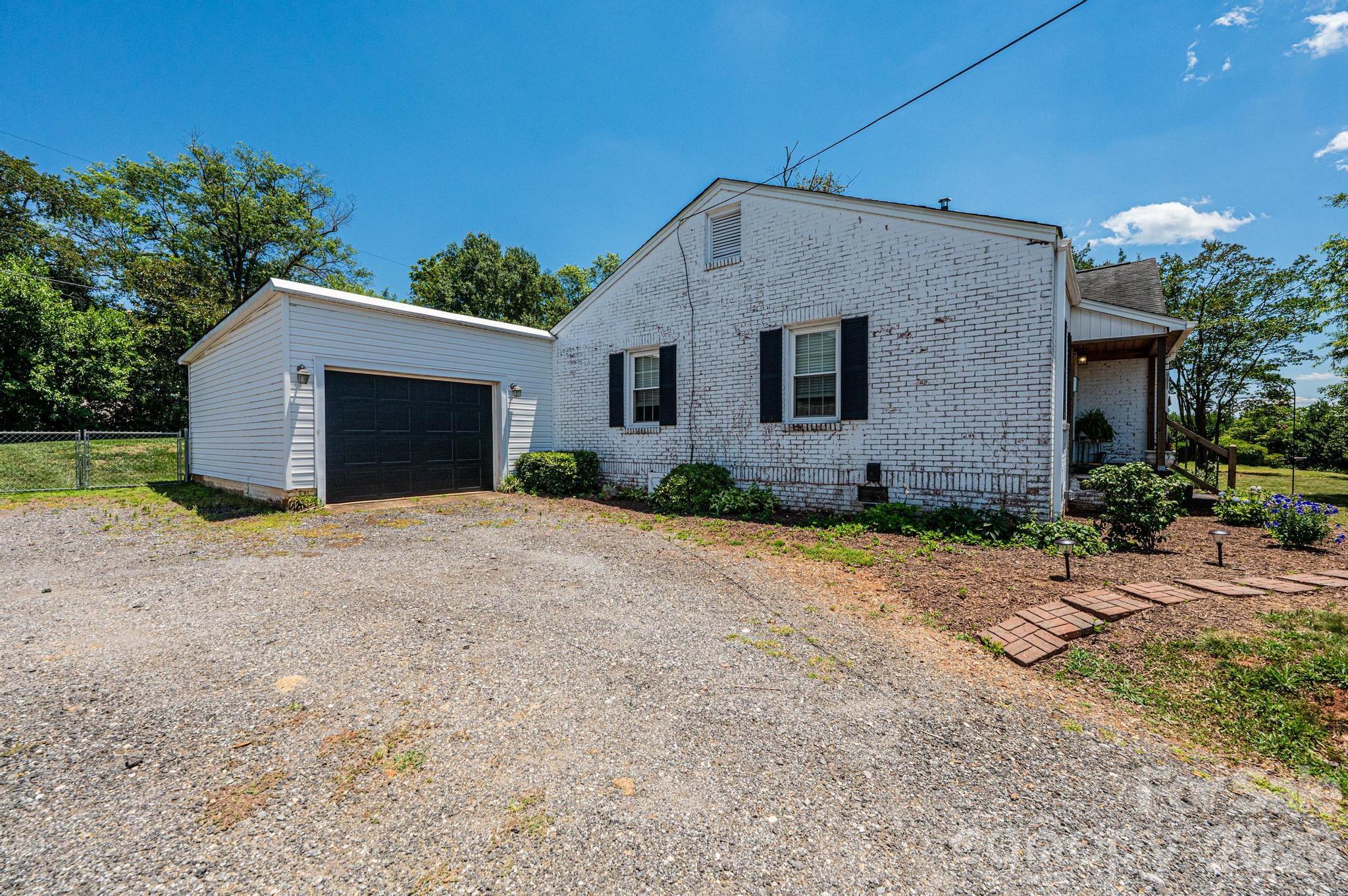 1240 12th Street Place NW — Hickory