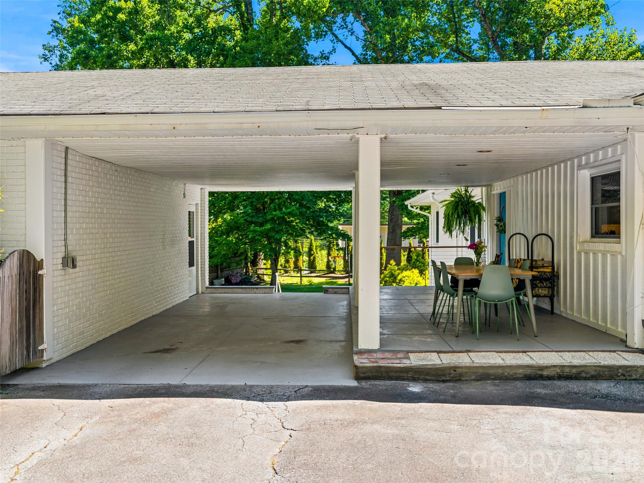 106 Skyway Drive — Hendersonville
