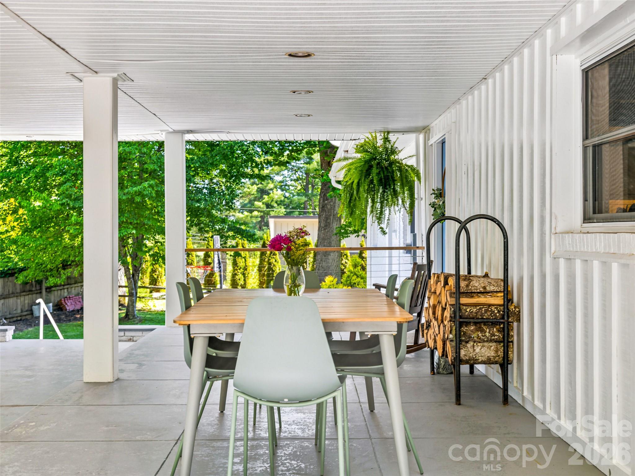 106 Skyway Drive — Hendersonville