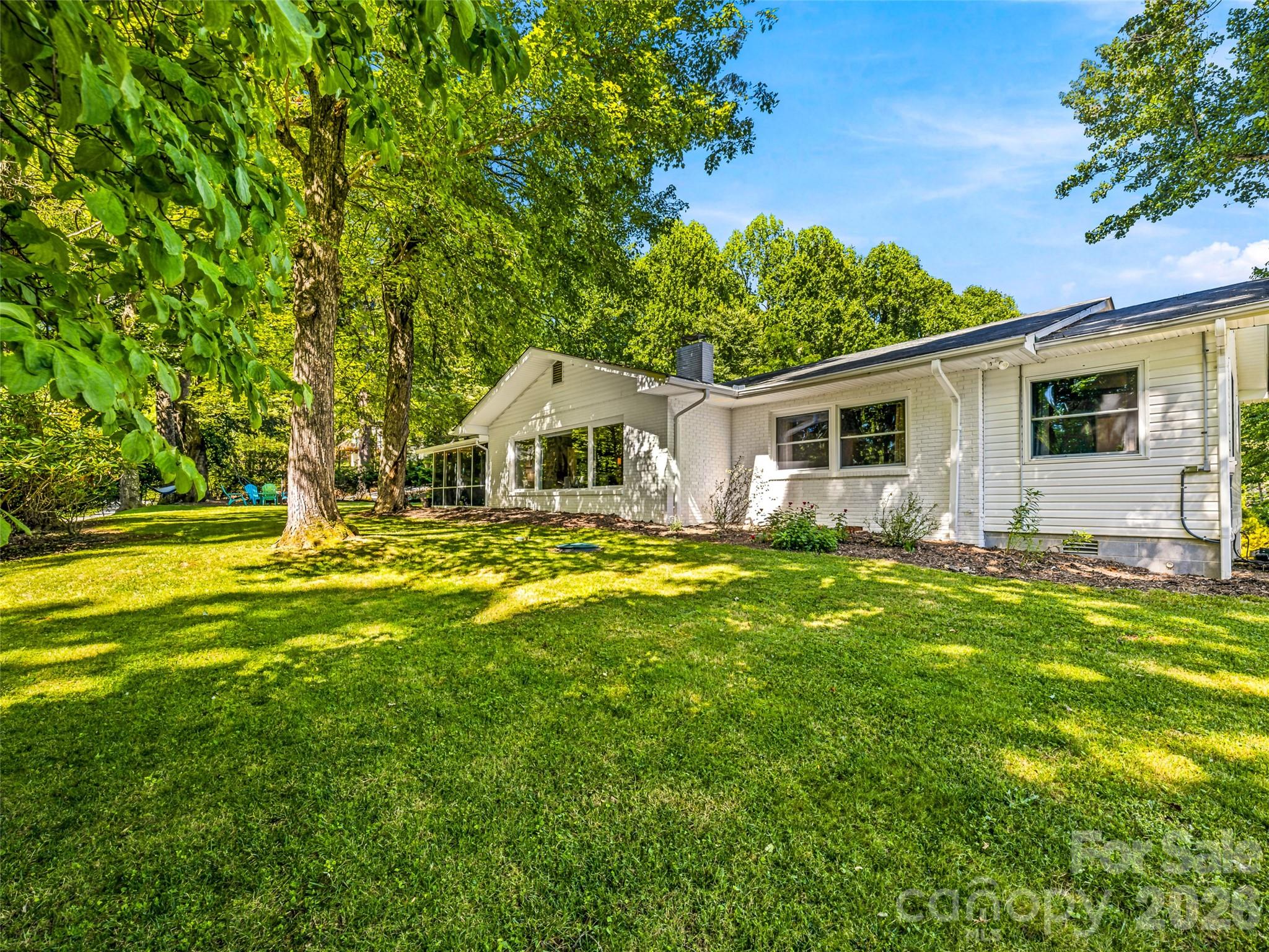 106 Skyway Drive — Hendersonville