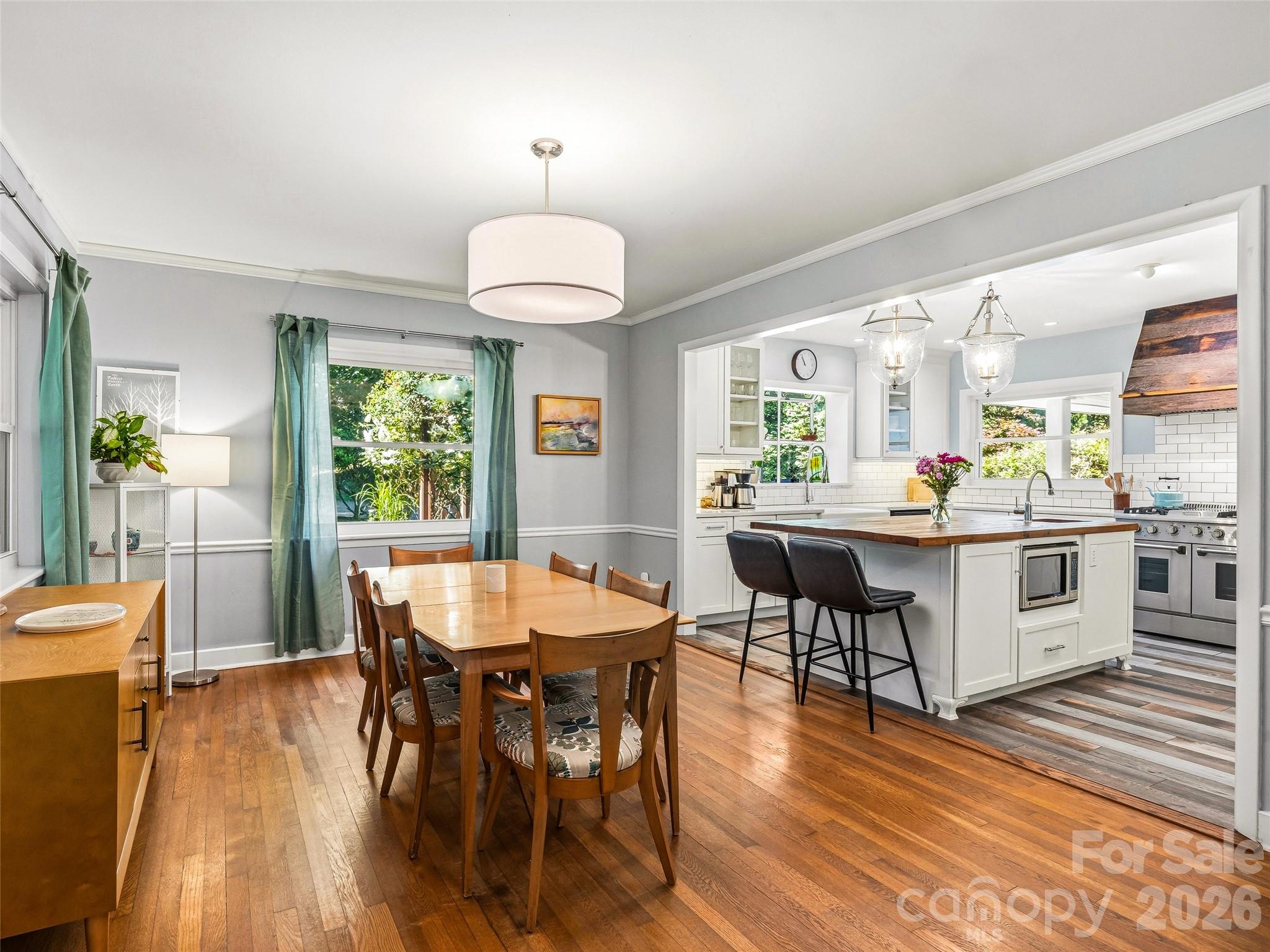 106 Skyway Drive — Hendersonville