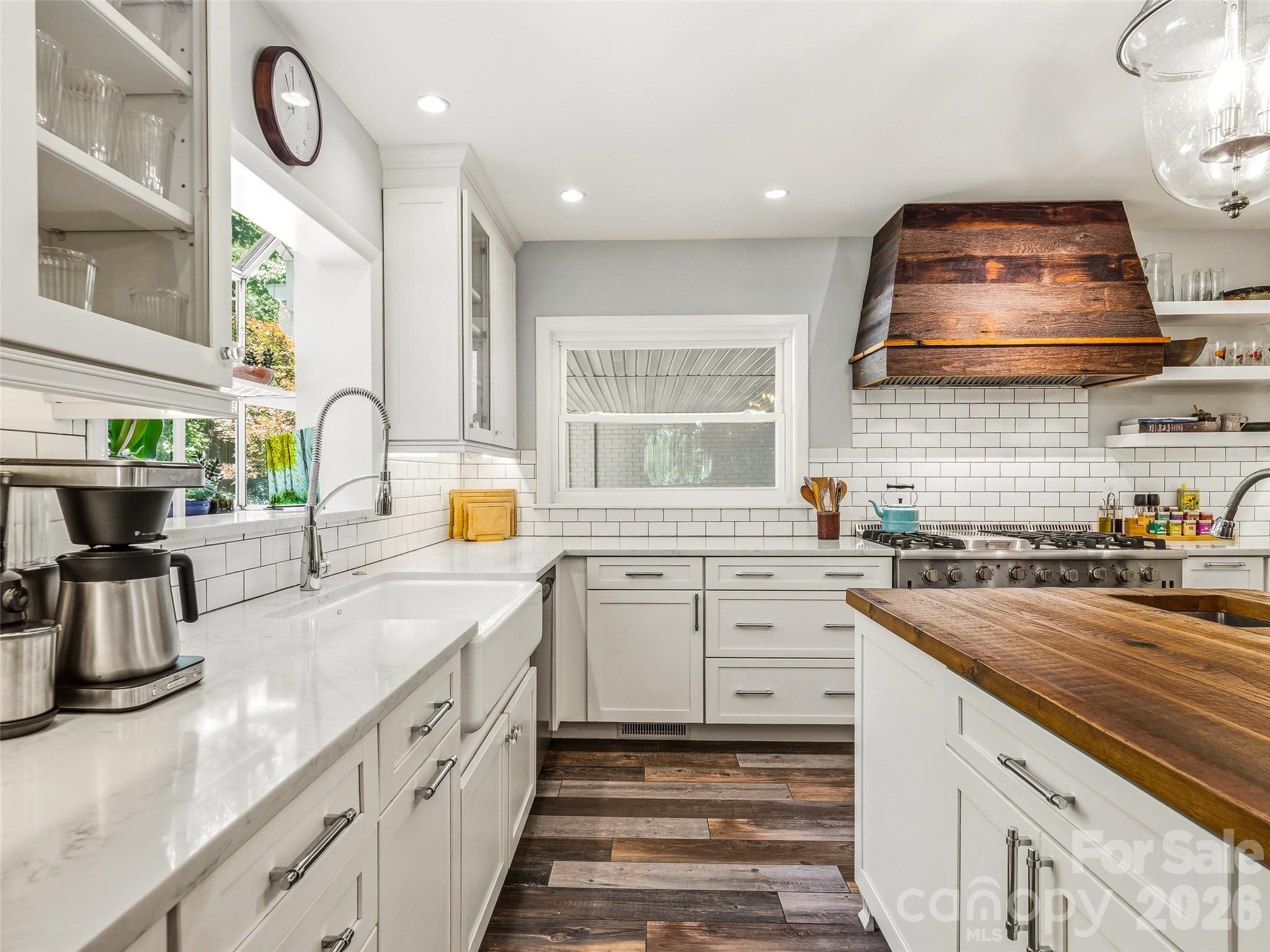 106 Skyway Drive — Hendersonville