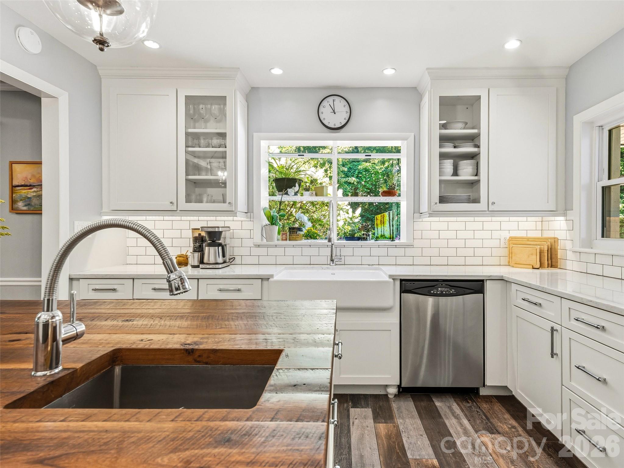 106 Skyway Drive — Hendersonville