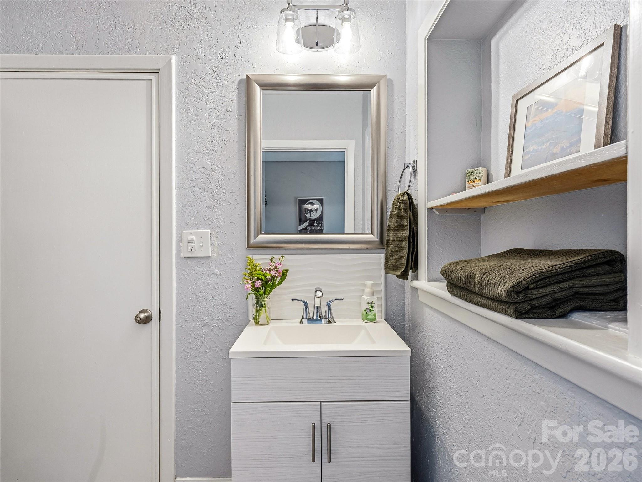 106 Skyway Drive — Hendersonville
