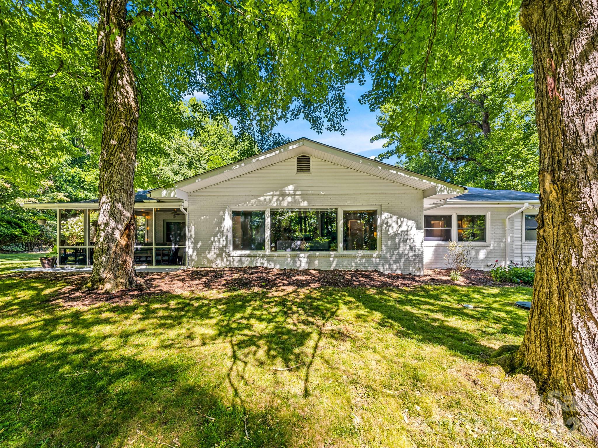 106 Skyway Drive — Hendersonville