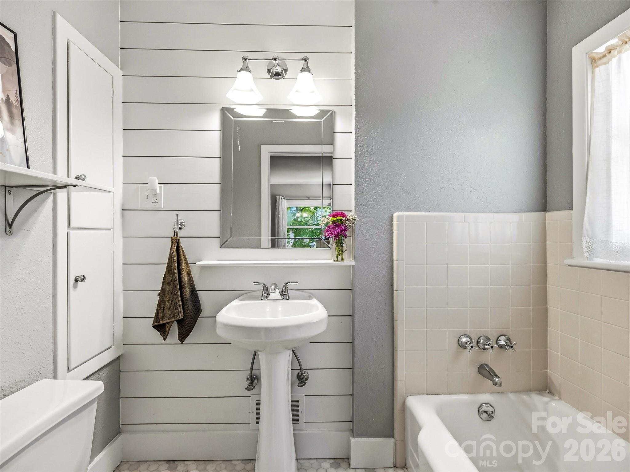 106 Skyway Drive — Hendersonville