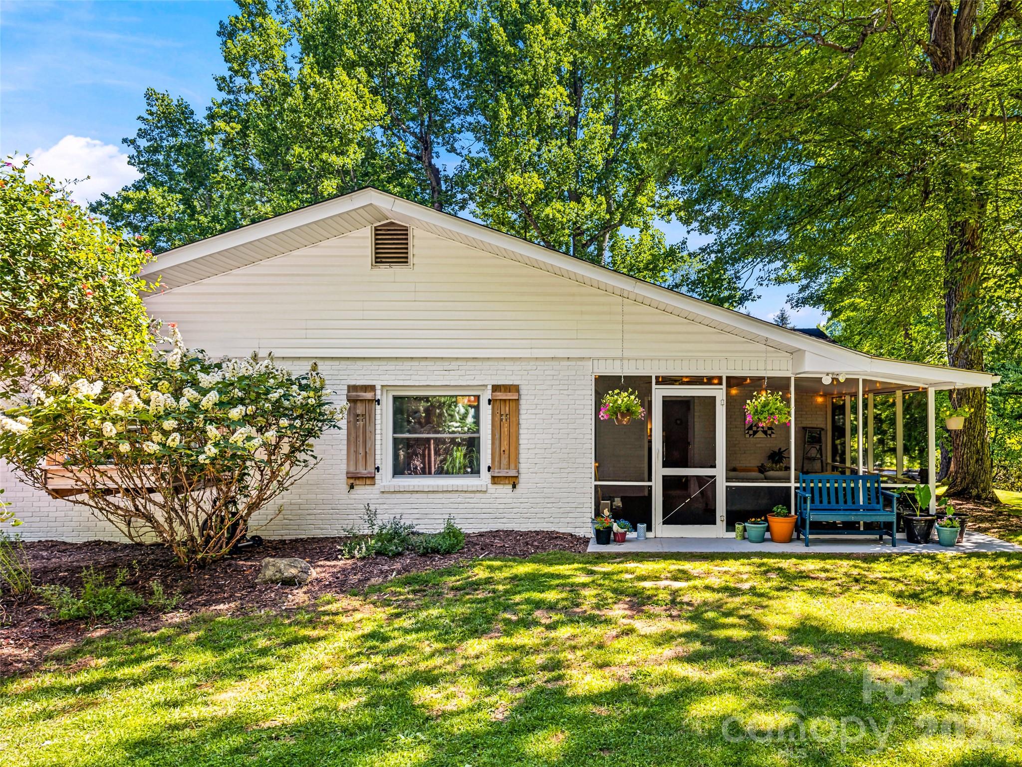 106 Skyway Drive — Hendersonville