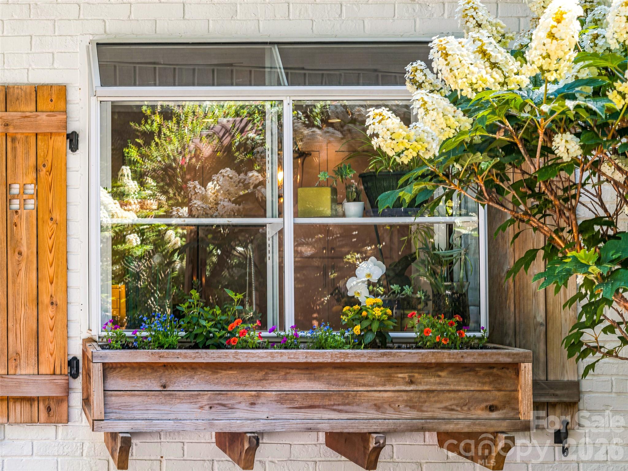 106 Skyway Drive — Hendersonville