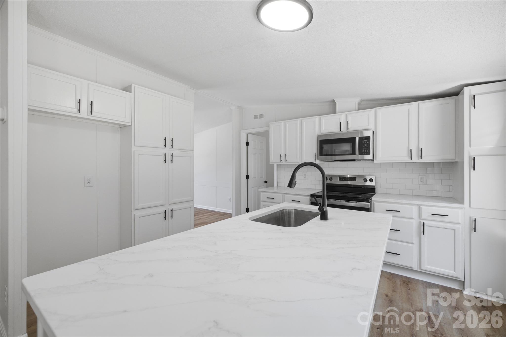 3940 Teaberry Lane — Newton