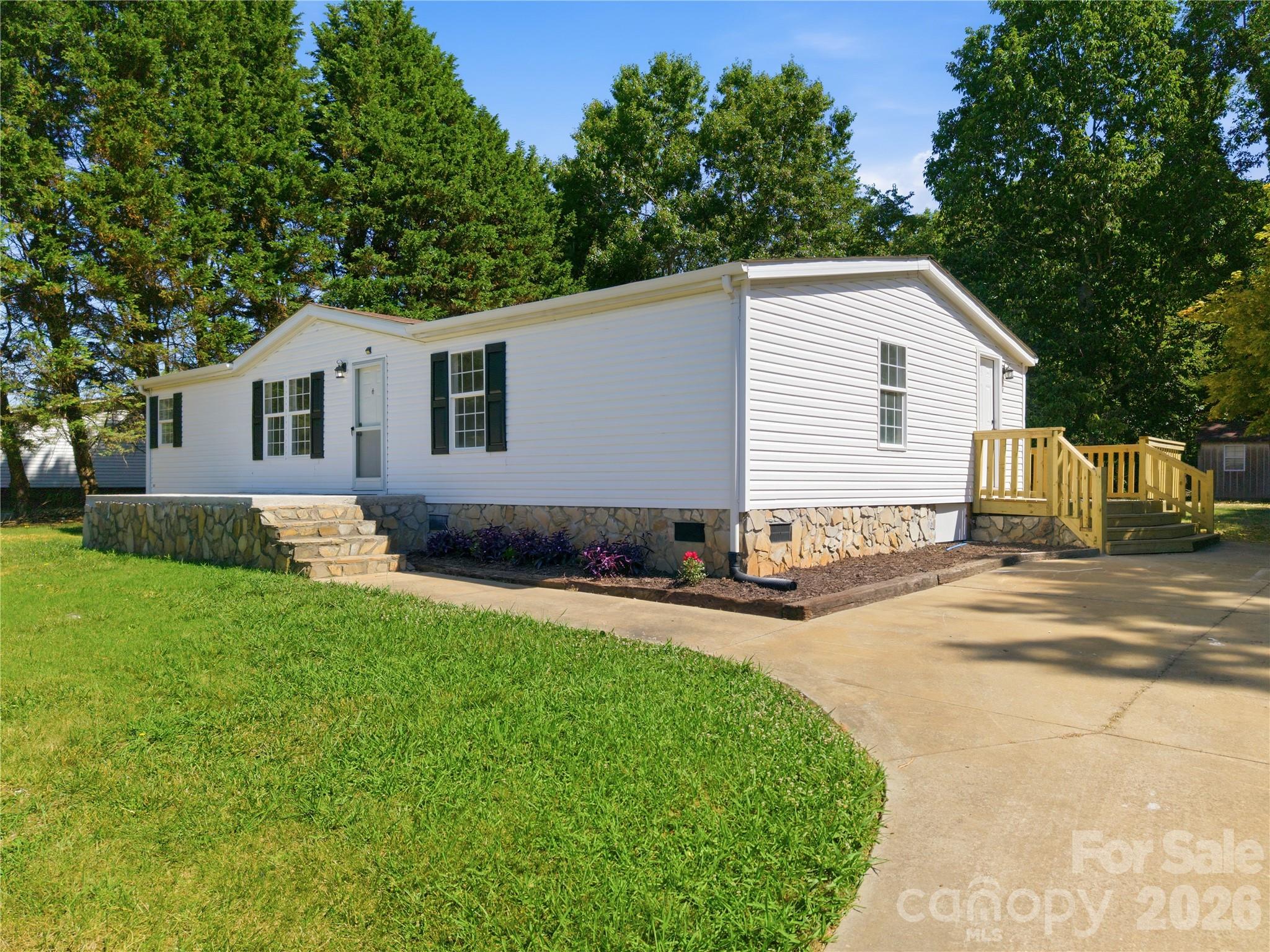 3940 Teaberry Lane — Newton