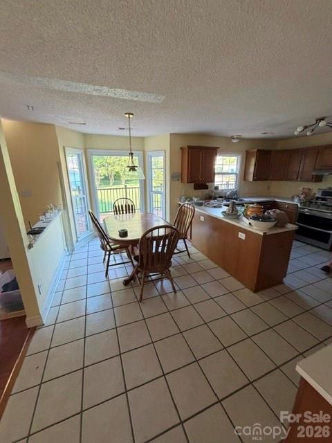 1125 Sunnyview Circle — Matthews