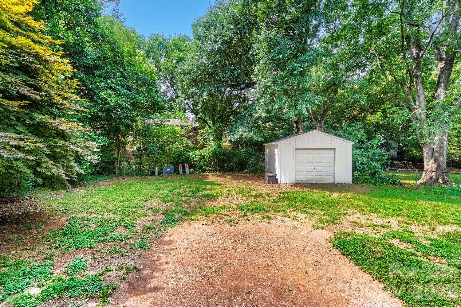 221 Eden Circle — Pineville