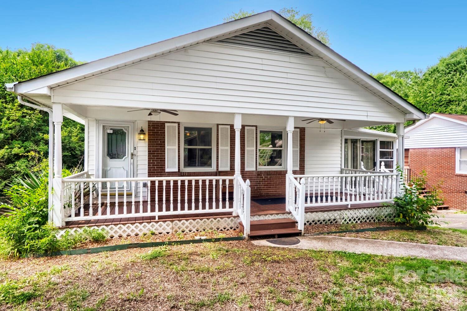 221 Eden Circle — Pineville