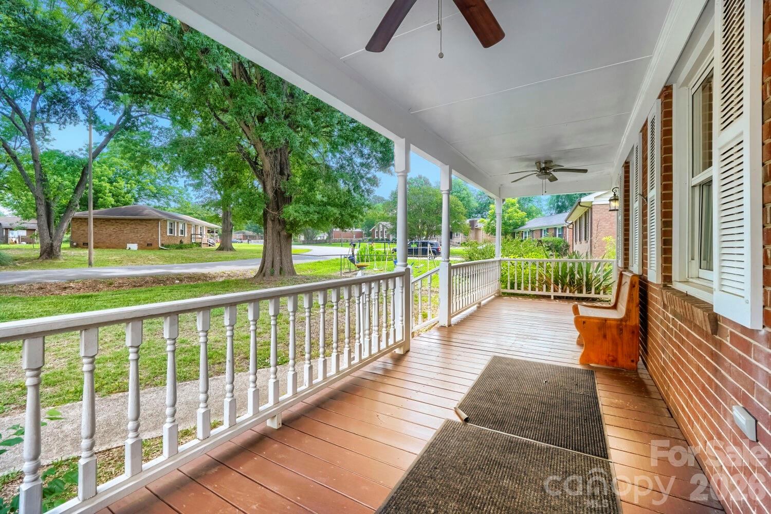 221 Eden Circle — Pineville