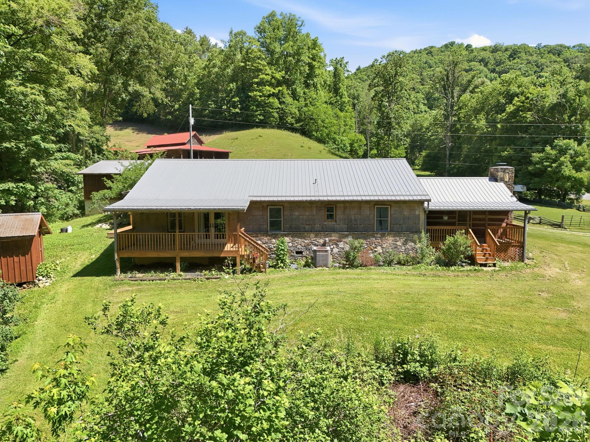 1005 Smith Creek Road — Mars Hill