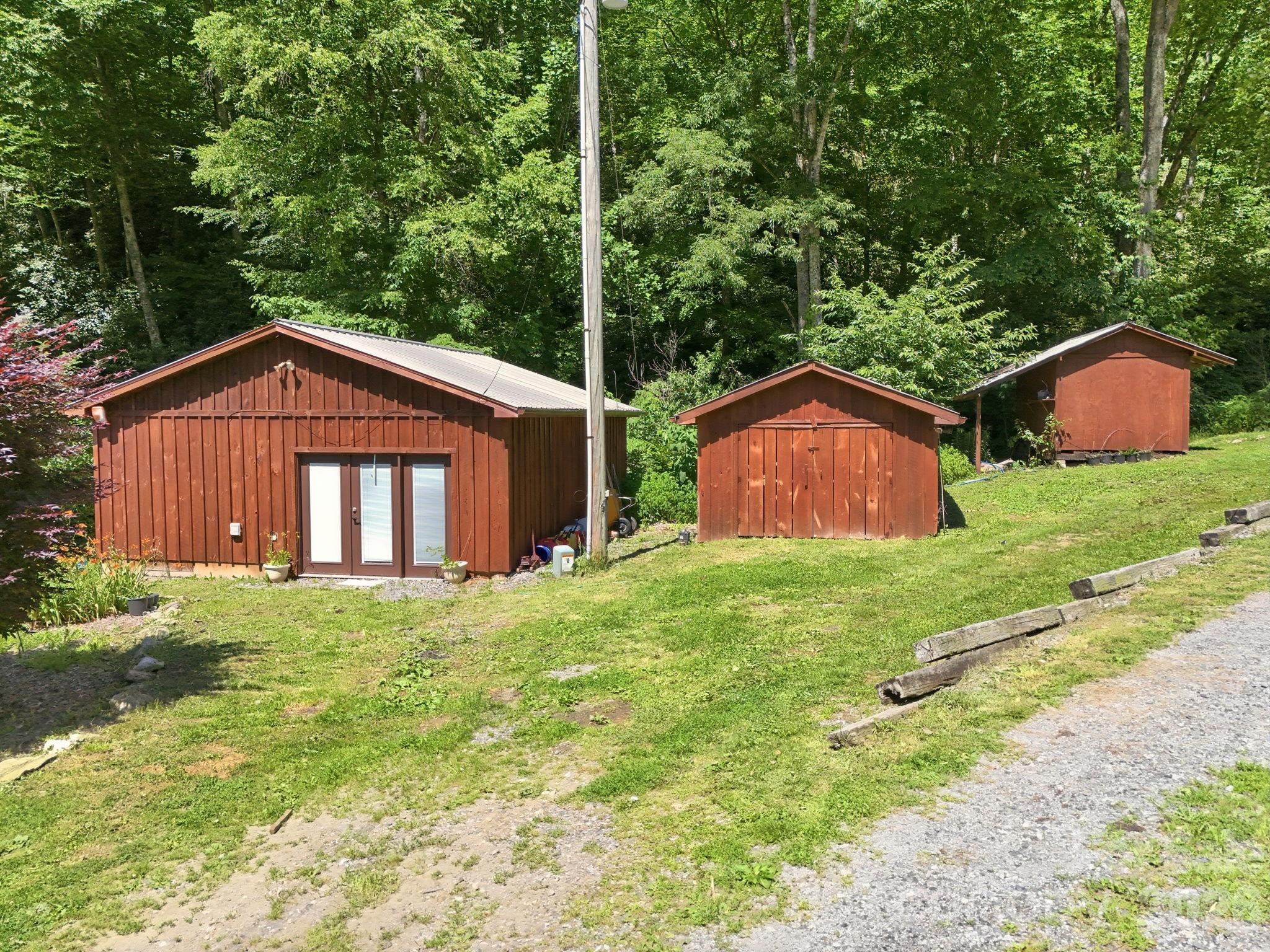 1005 Smith Creek Road — Mars Hill