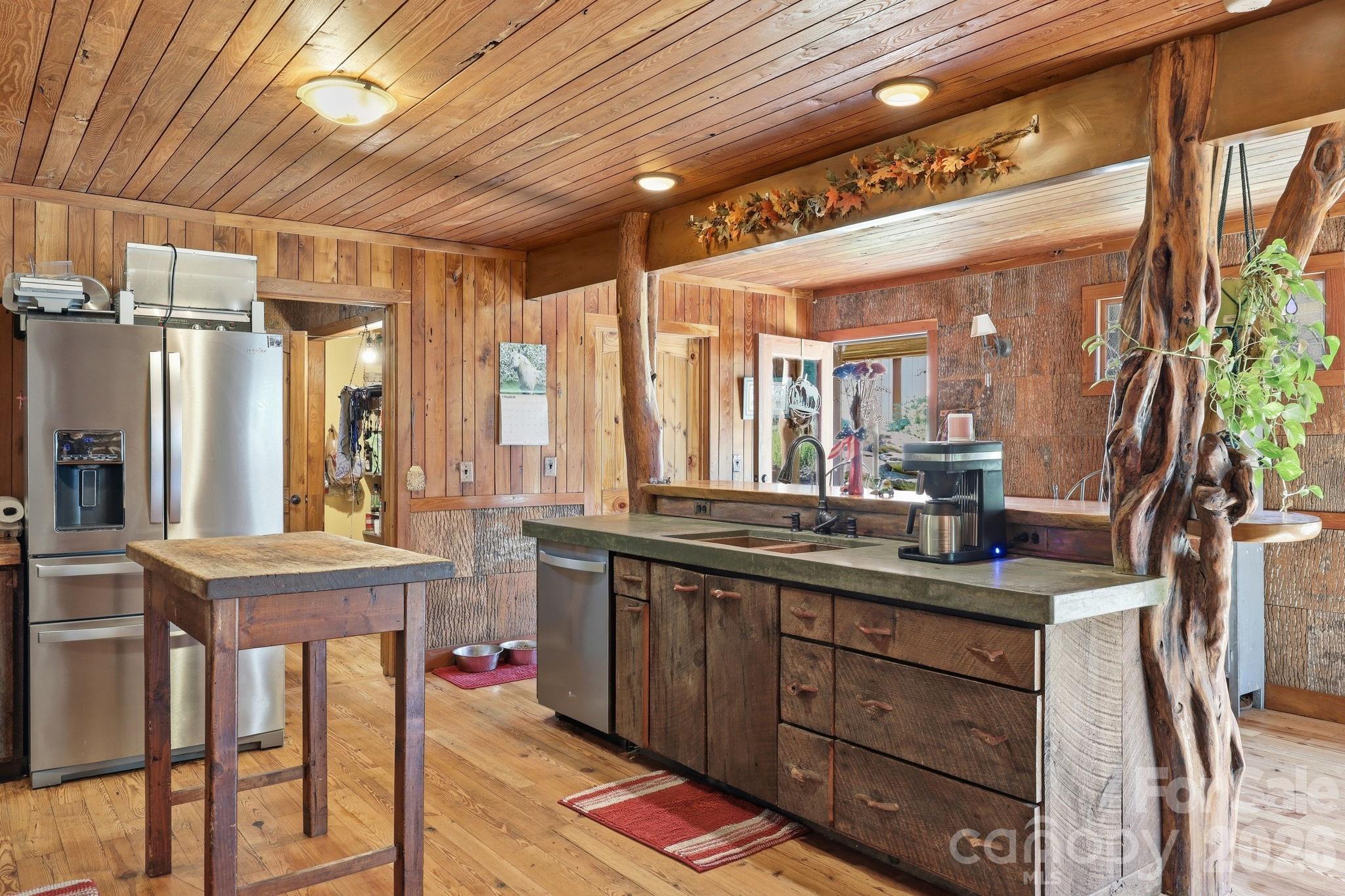 1005 Smith Creek Road — Mars Hill