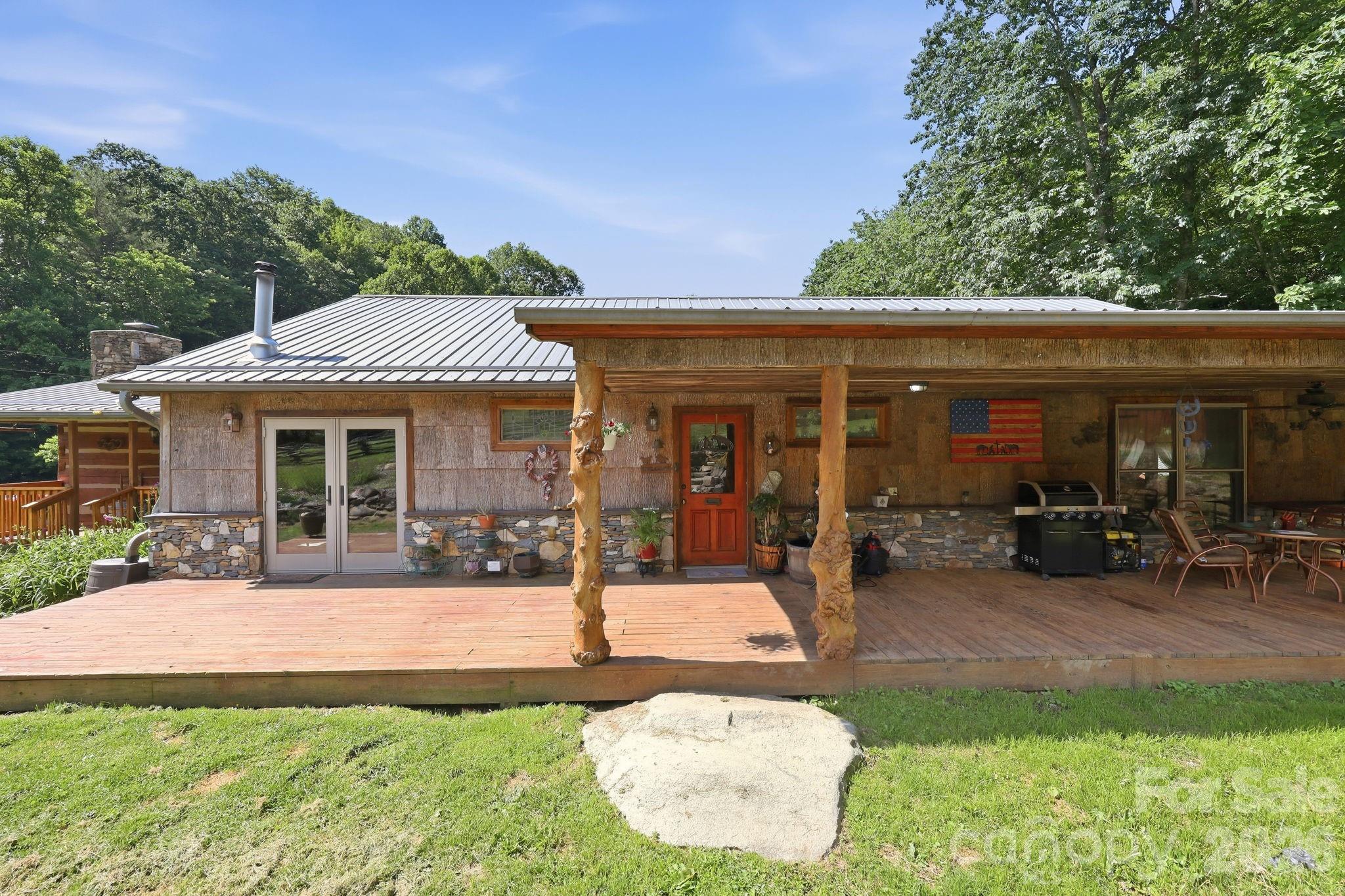 1005 Smith Creek Road — Mars Hill