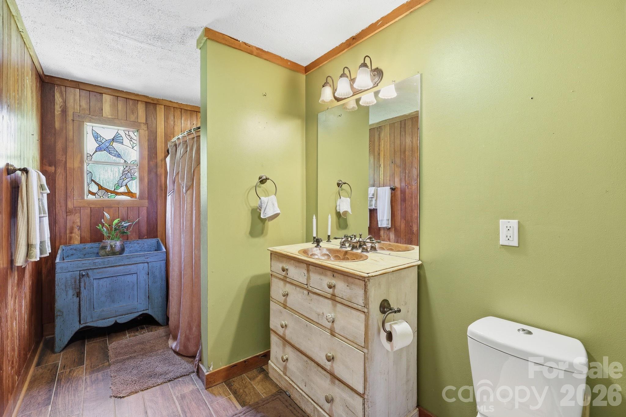 1005 Smith Creek Road — Mars Hill