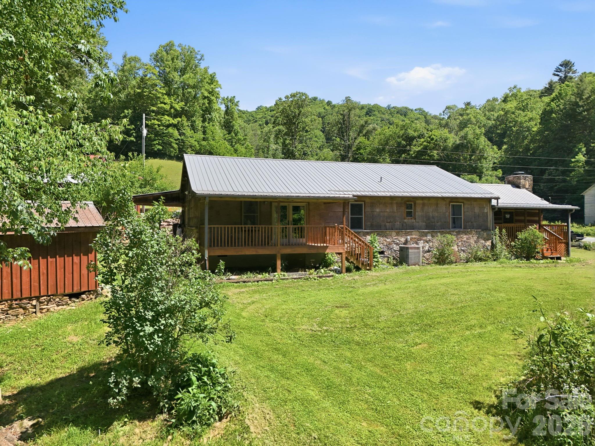 1005 Smith Creek Road — Mars Hill