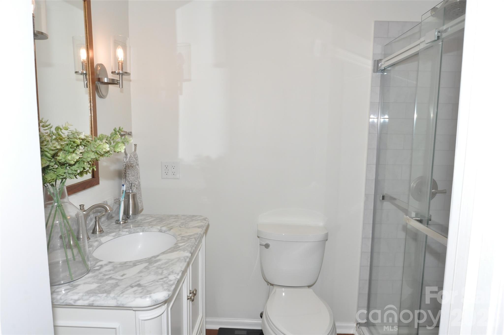 1834 Josie Road — Blackstock