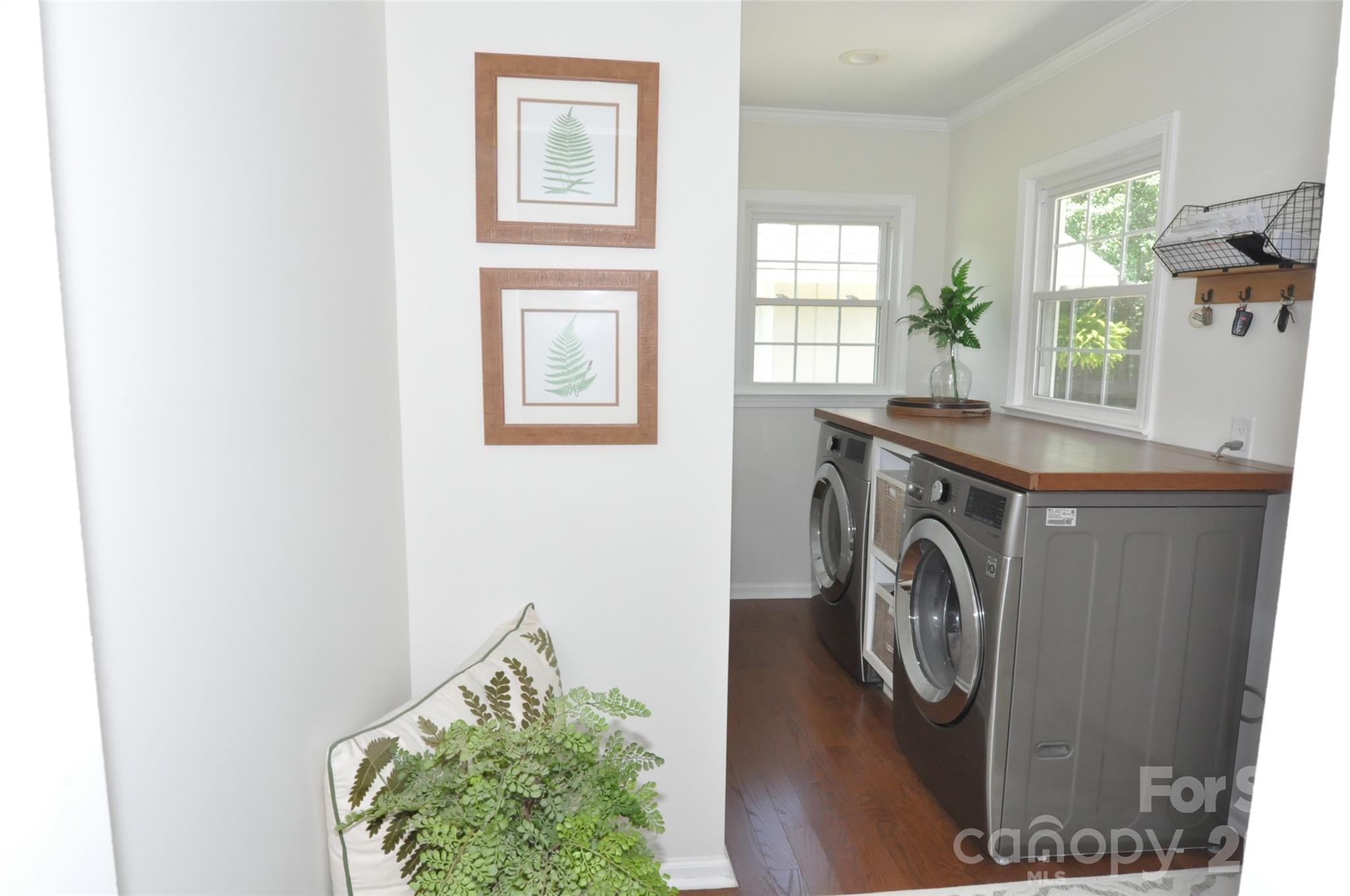 1834 Josie Road — Blackstock
