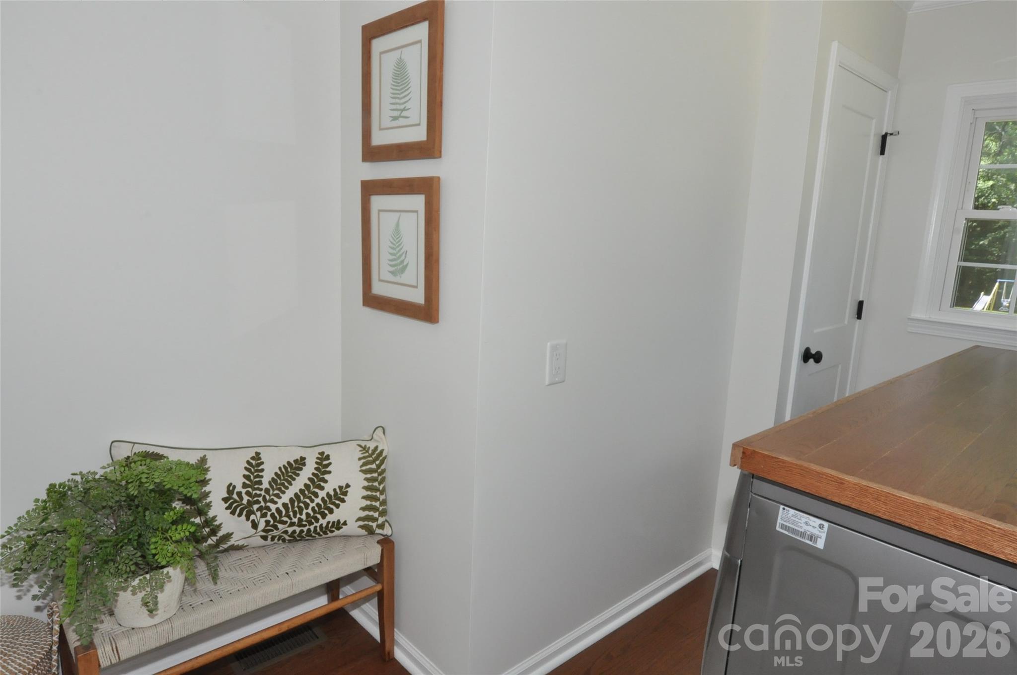 1834 Josie Road — Blackstock