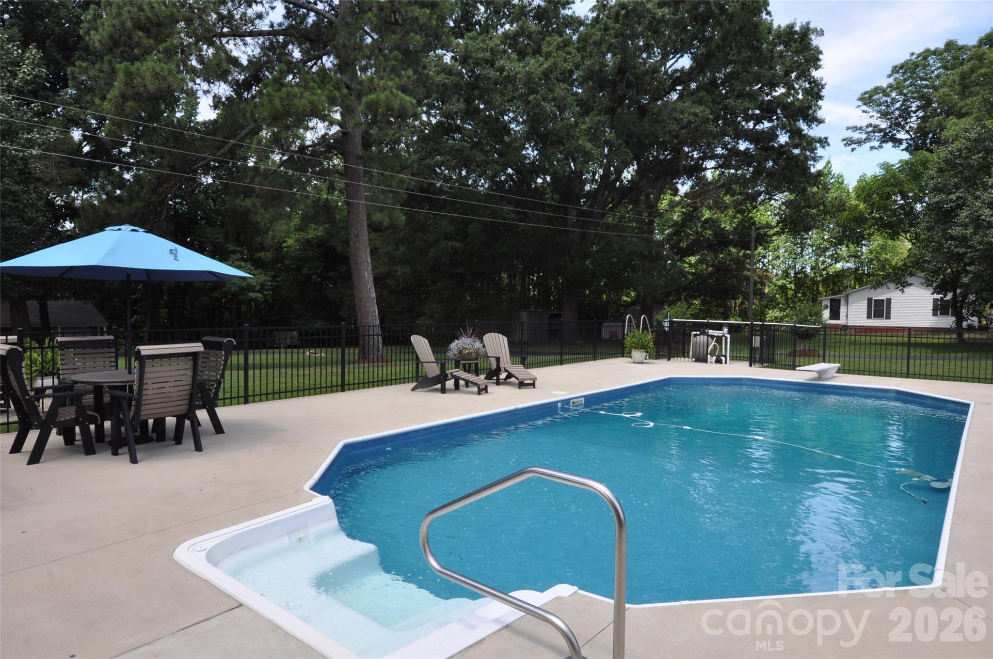 1834 Josie Road — Blackstock