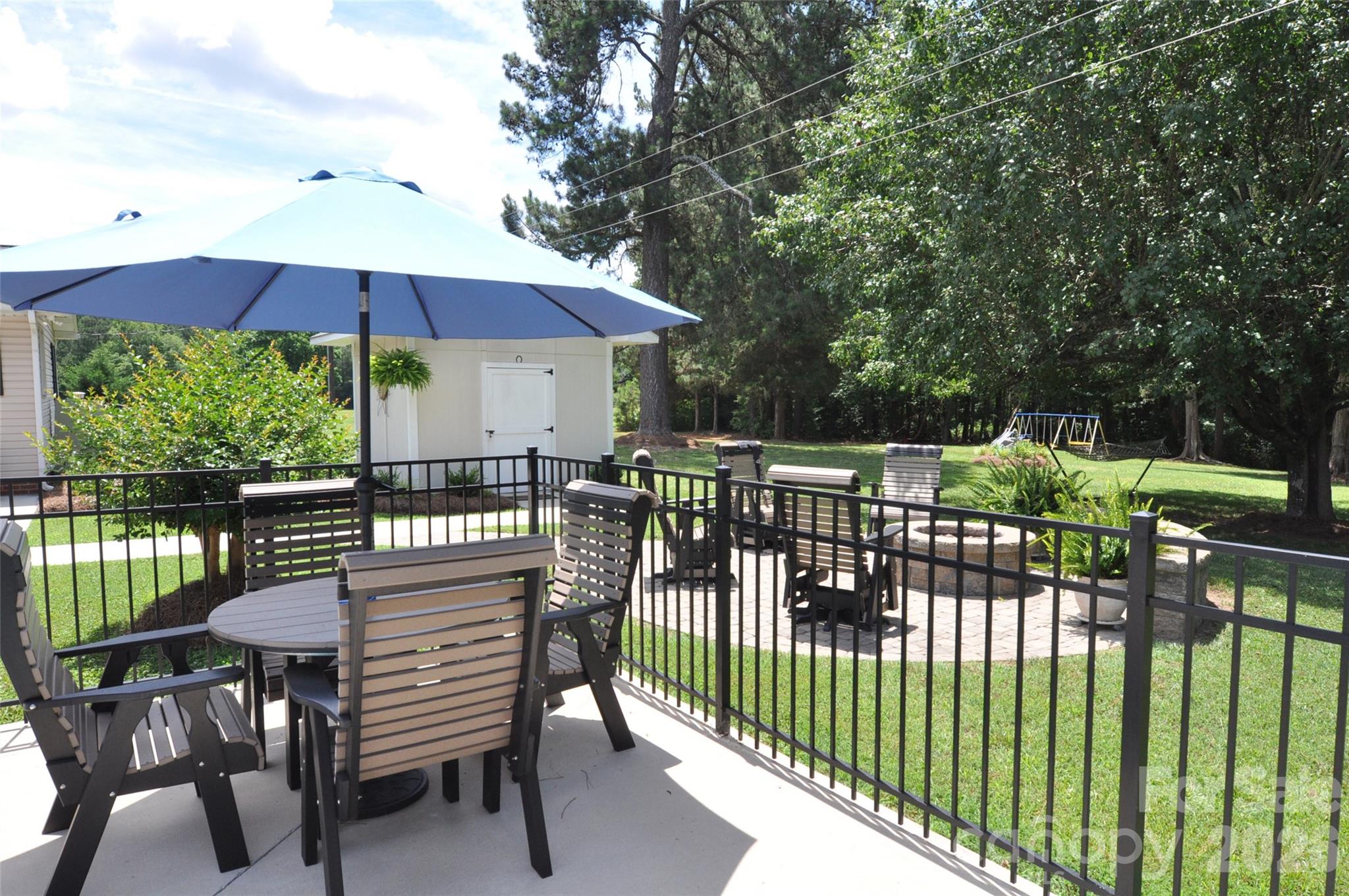 1834 Josie Road — Blackstock