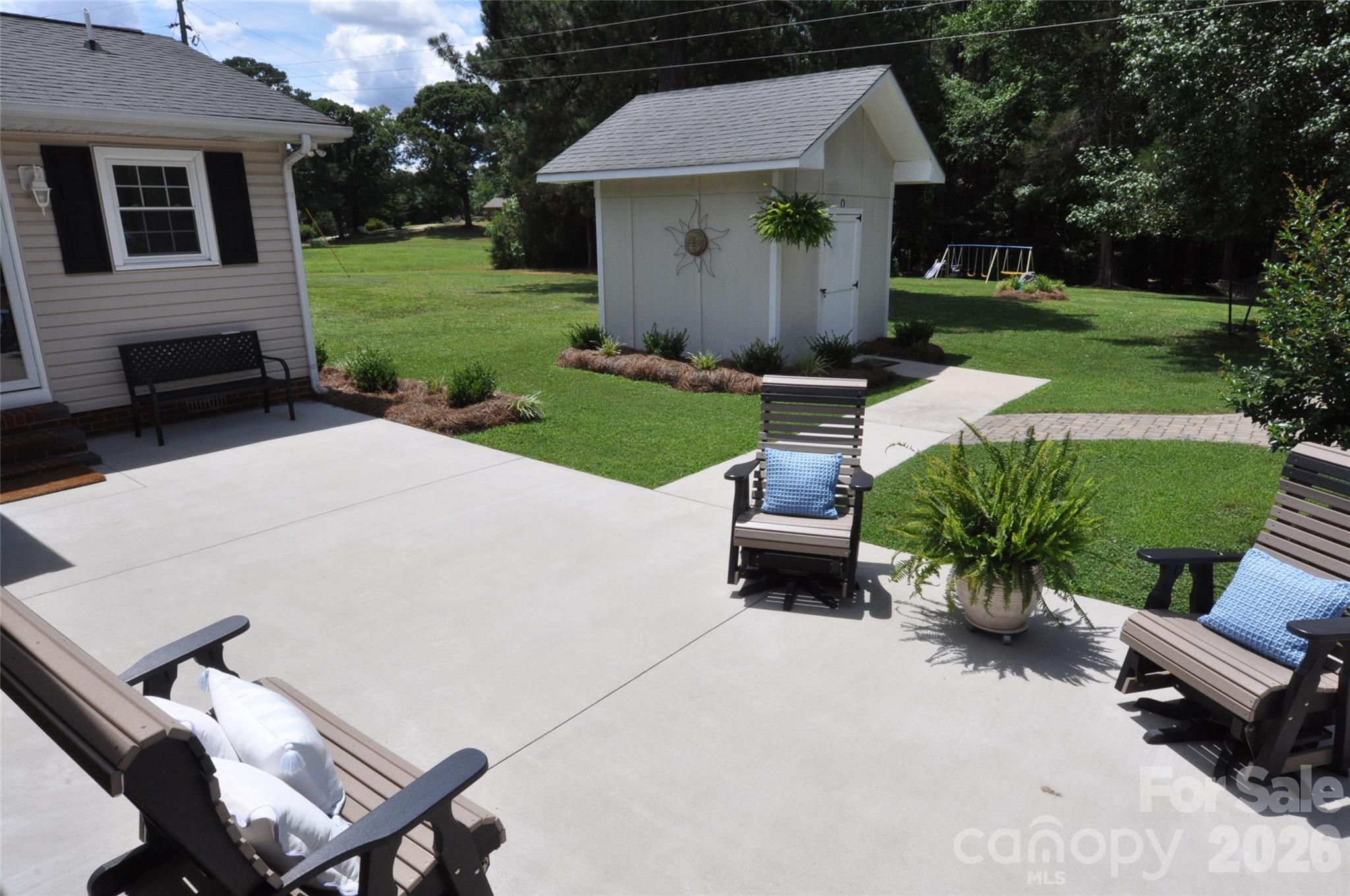 1834 Josie Road — Blackstock