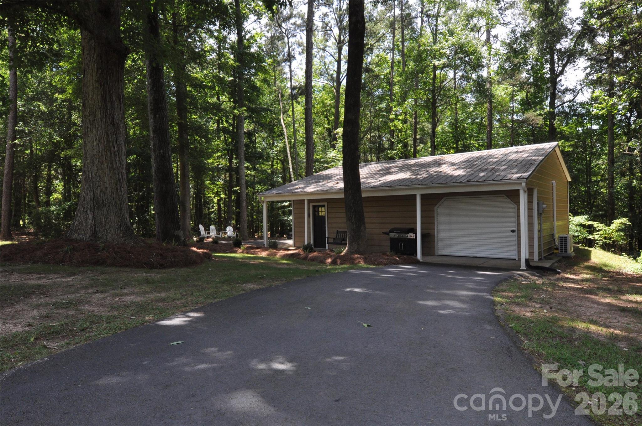 1834 Josie Road — Blackstock