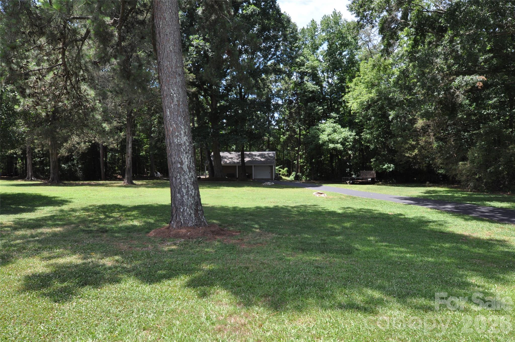 1834 Josie Road — Blackstock