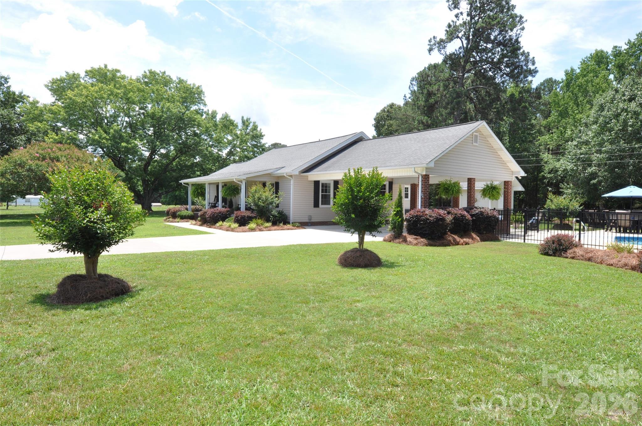 1834 Josie Road — Blackstock
