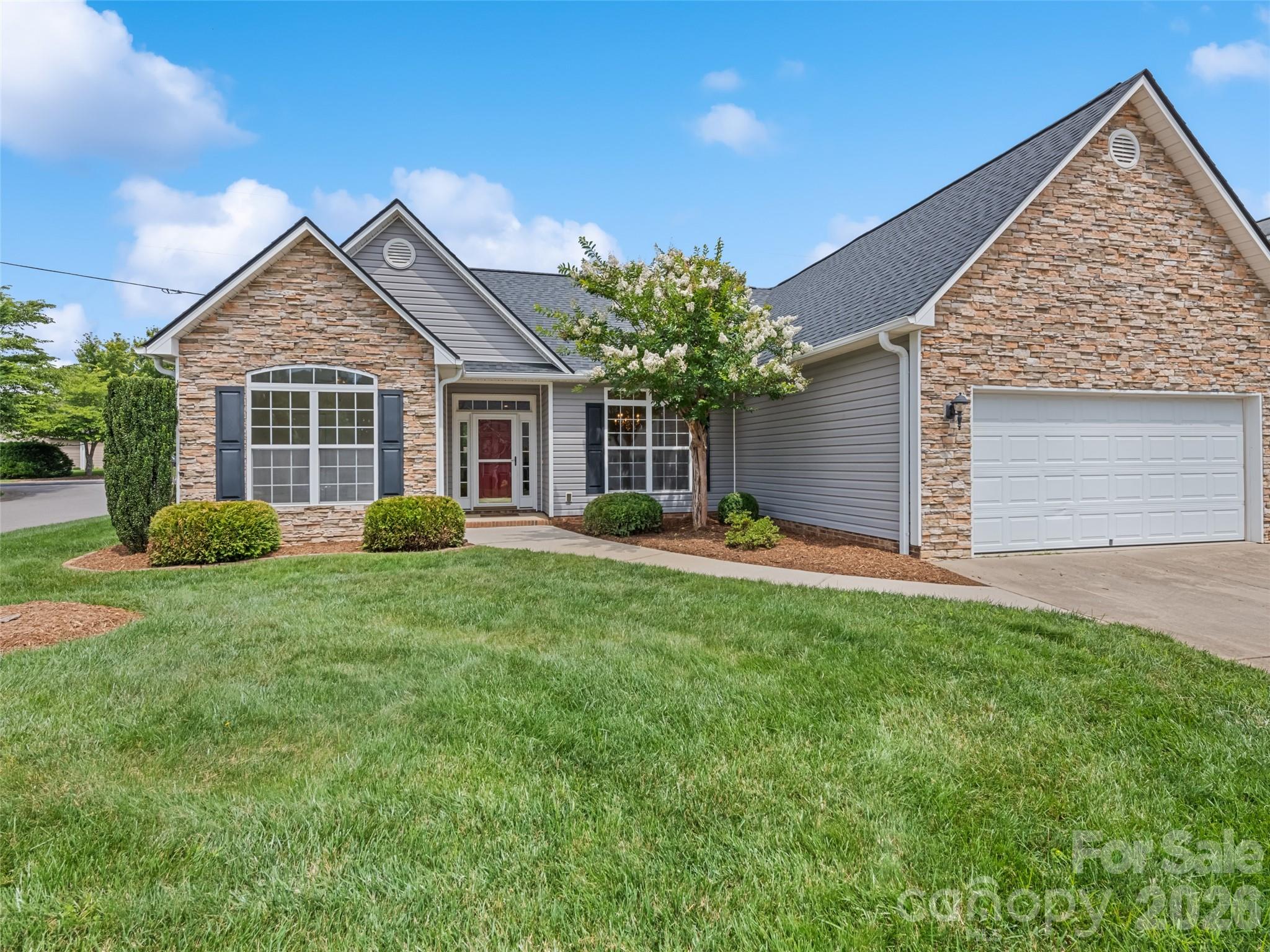 2 Thornwood Court — Arden
