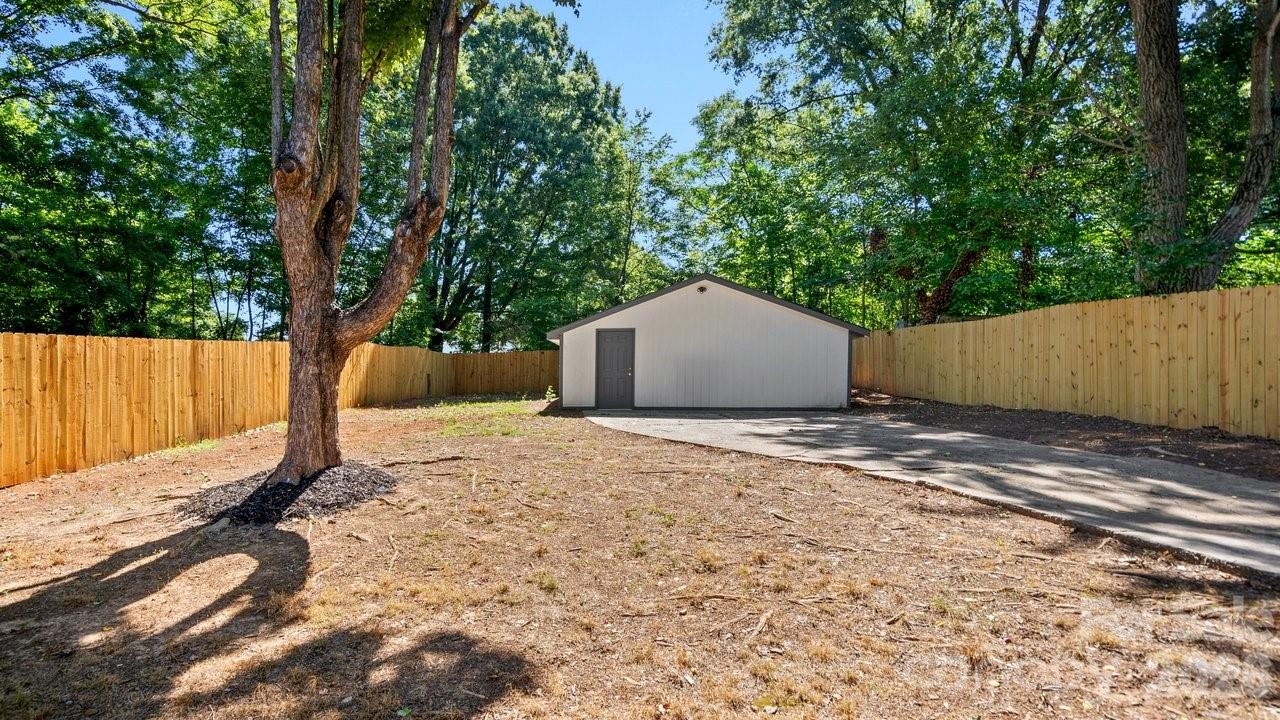 1215 Wilson W Lee Boulevard — Statesville