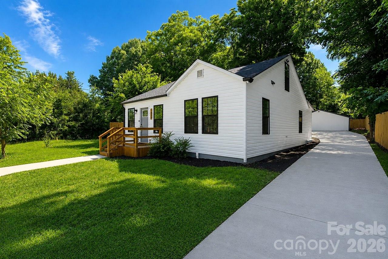 1215 Wilson W Lee Boulevard — Statesville