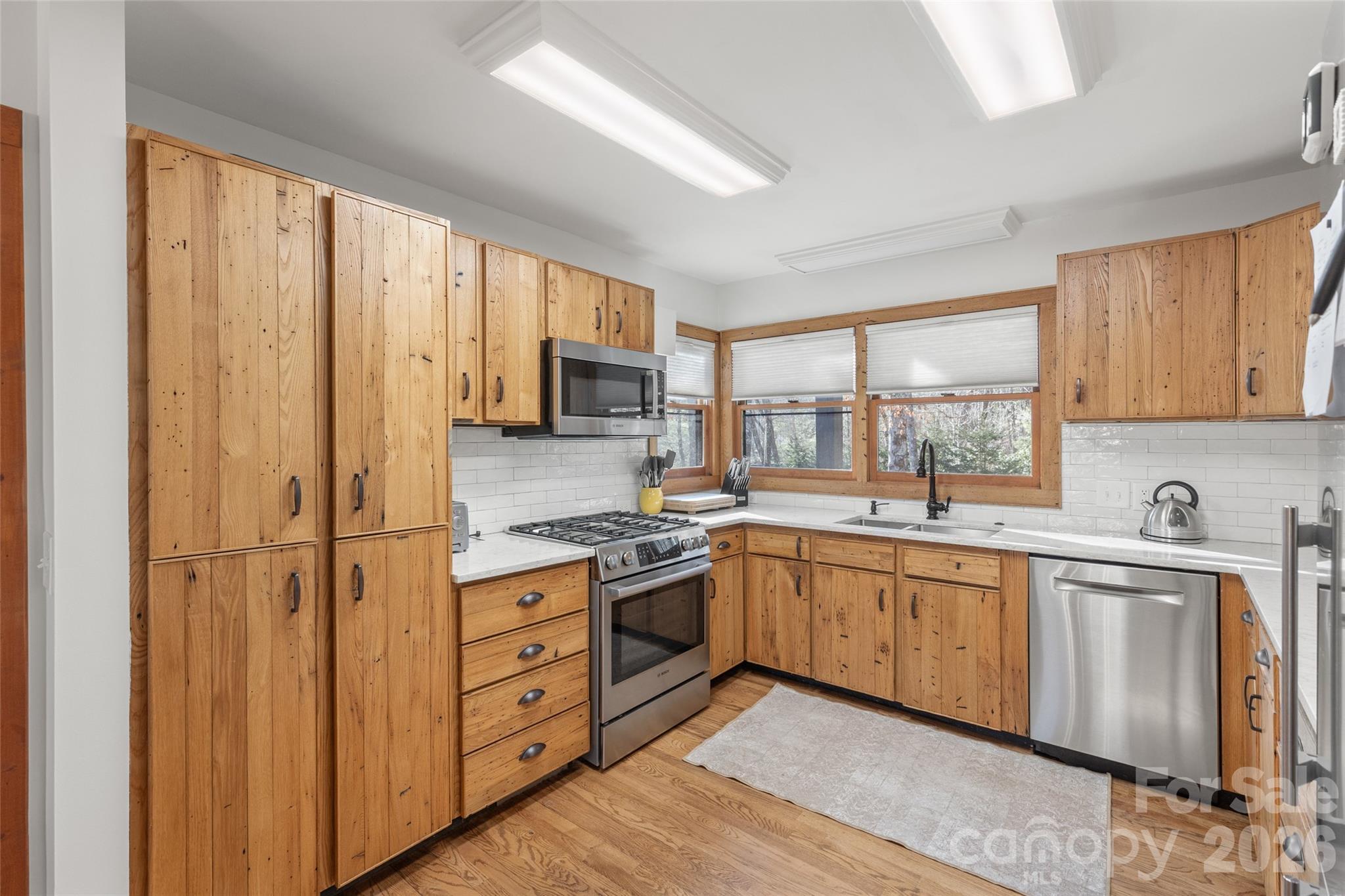 85 & 95 Ralph Thomas Road — Highlands