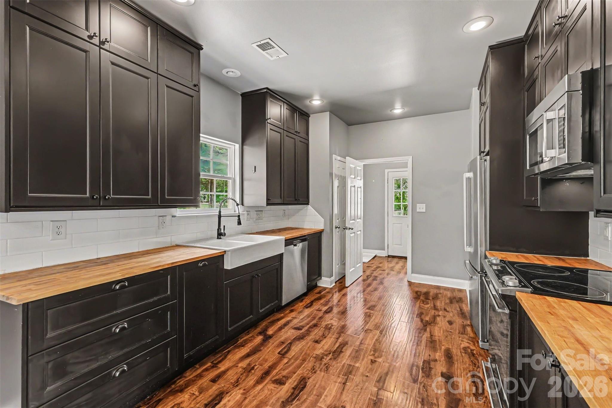 510 Grace Church Lane — Belmont