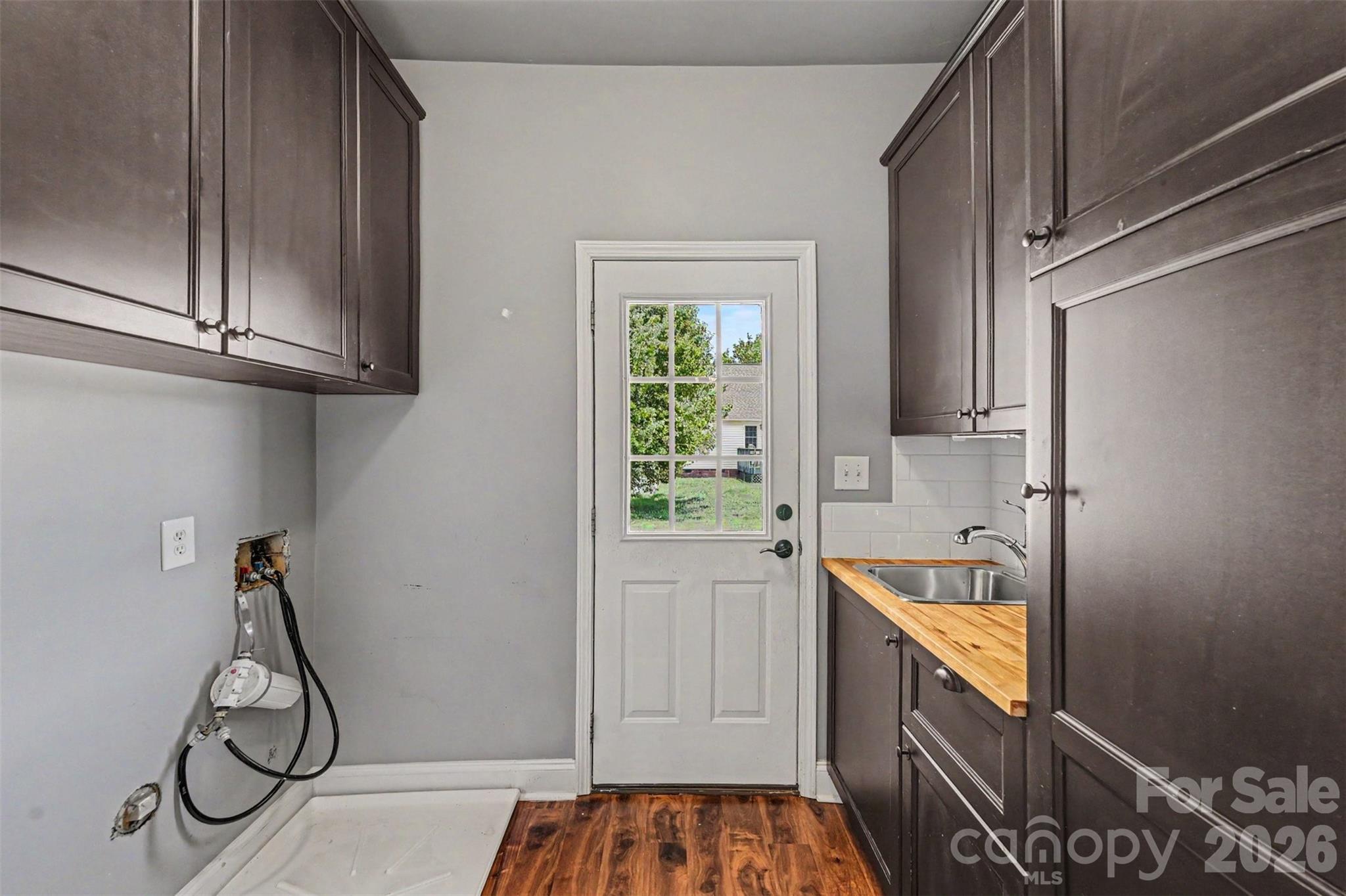 510 Grace Church Lane — Belmont