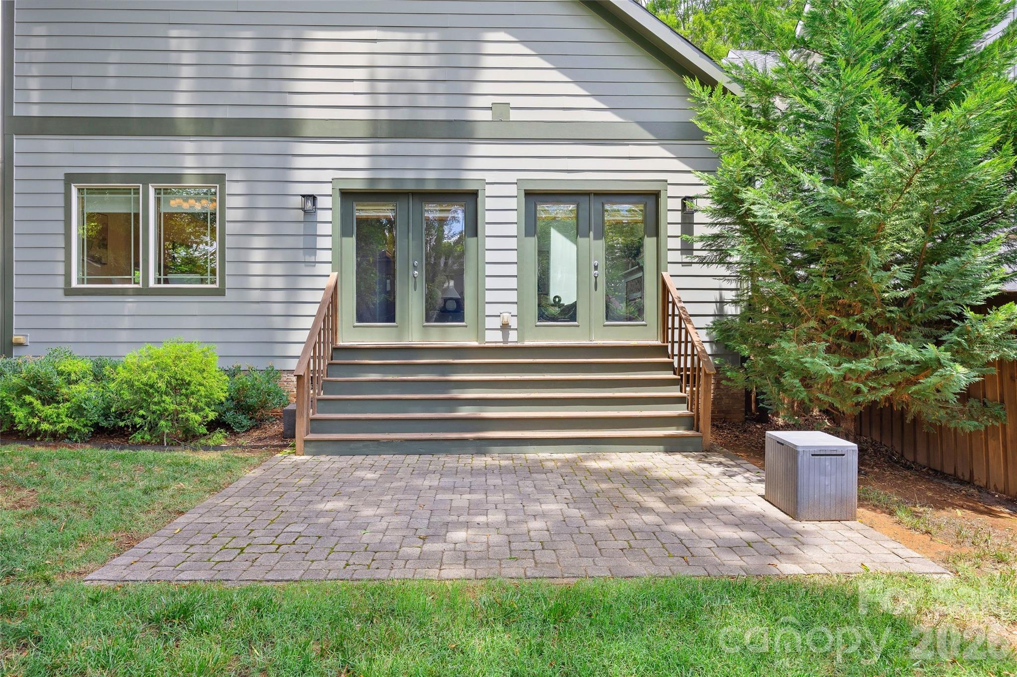 2530 Bay Street — Charlotte