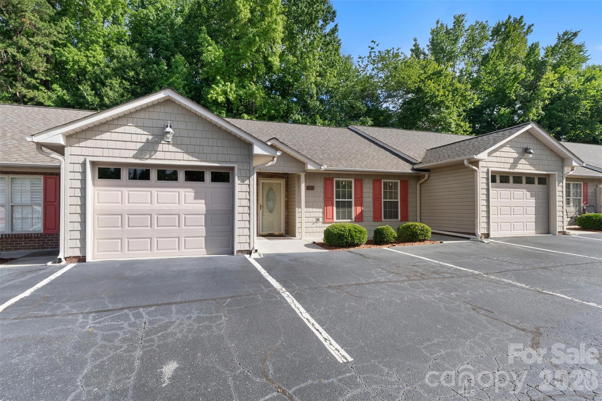 402 Pinefield Place — Thomasville
