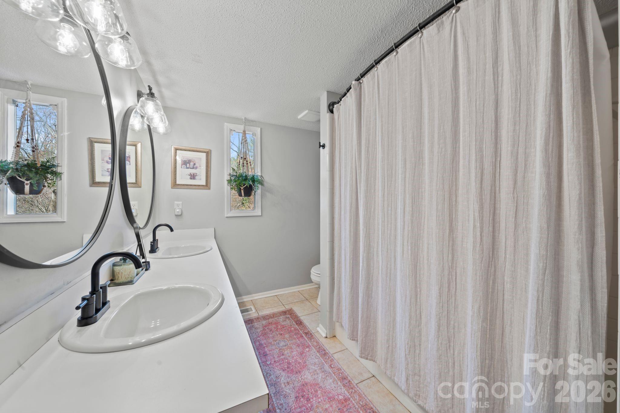 350 21st Avenue Drive NW — Hickory